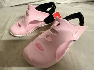 lot 54 image: Nike Sunray Protect 3s - Size 3y