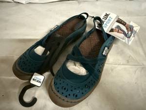 lot 57 image: Muk Luk Womens Sports Sandals - Size 6