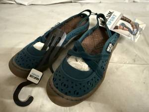 lot 60 image: Muk Luk Womens Sports Sandals - Size 6