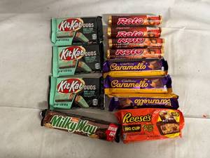 lot 170 image: Lot of 12 Variety Candy