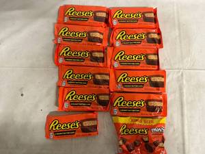 lot 177 image: 12 Reeses Peanut Butter Cups