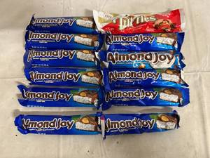 lot 178 image: 12 Almond Joy and Turtle Candy Bars