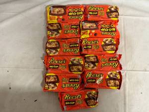 lot 186 image: 12 Reeses Big Cups