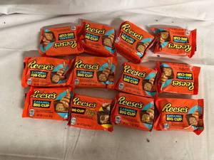 lot 189 image: 12 Reeses Caramel Big Cups
