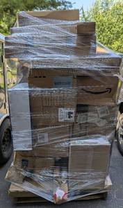 lot 100 image: WOW Amazon Mediums Returns Pallet 76 Tall