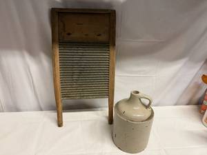 lot 11 image: Vintage Wash Board & Jug