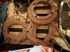 lot 26 image: Tractor Wheel Weights