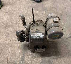 lot 29 image: Gas Engine with Gear Driven Pulley