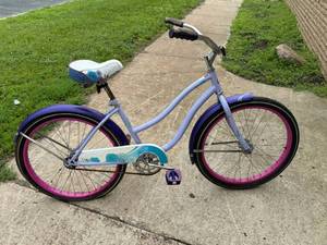 lot 51 image: Huffy- Girls Purple