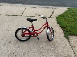 lot 54 image: Schwinn Pixie-With Bell