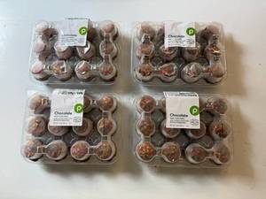 lot 77 image: CC. 4x 10oz Mini Chocolate Cupcakes-122025-Peanut Free
