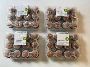 lot 78 image: CC. 4x 10oz Mini Chocolate Cupcakes-122025-Peanut Free