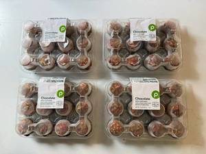 lot 80 image: CC. 4x 10oz Mini Chocolate Cupcakes-122025-Peanut Free