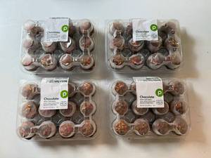 lot 81 image: CC. 4x 10oz Mini Chocolate Cupcakes-122025-Peanut Free