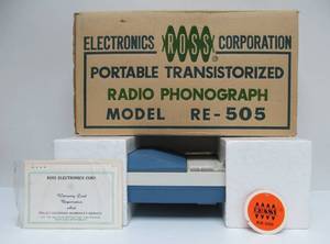 lot 50 image: Great Condition Working Vintage ROSS Portable Transistorized Radio Phonograph Model RE-505