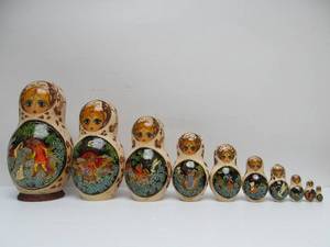 lot 58 image: 10-Piece Vintage Handpainted Russian Nesting  Matryoshka Doll