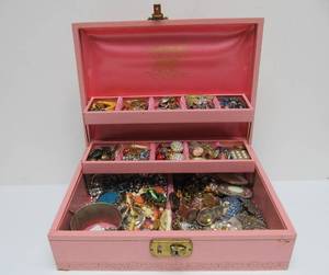 lot 73 image: Vintage Jewelry Box Full of Vintage Costume Jewelry