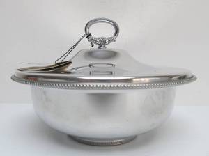 lot 16 image: Brand New Buenilum by Pfatlzgraff Covered Dish wGlass Liner