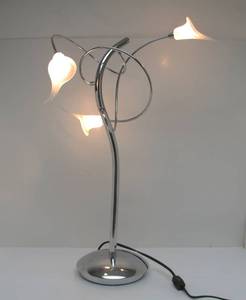 lot 17 image: Great Looking Sculptural Chrome Table Lamp
