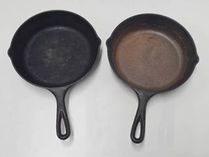 lot 210 image: Pair of LODGE Cast Iron Skillets  - 8.5 