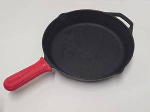 lot 211 image: Large Cast Iron LODGE 12 Cast Iron Skillet wRubber Grip Handle - 10SK USA