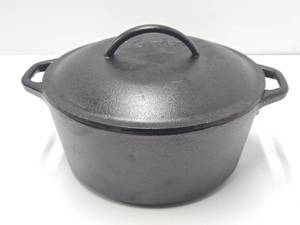 lot 212 image: Like-New LODGE Cast Iron Dutch Oven - 8DOL USA