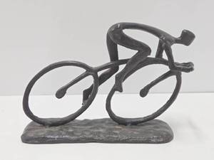 lot 215 image: Heavy Cast Iron Bike Racer Sculpture