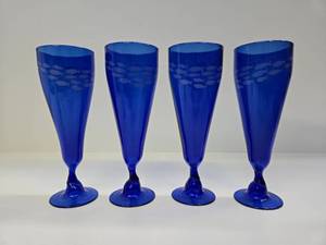 lot 225 image: Lot of 4 1950s era Cobalt Blue Champagne or other Goblets wFish Design