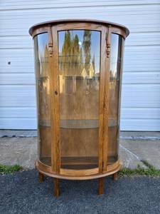 lot 257 image: Nice Vintage Curved Glass China Cabinet