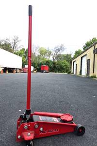 lot 278 image: Fully Functional Torin BIG RED Jack - 3 Ton