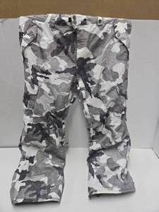 lot 323 image: Like-New Mens Size XXL White Camo 686 InfiDry Winter Pants