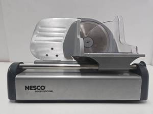 lot 334 image: Nice Clean Working NESCO Professional Meat Slicer