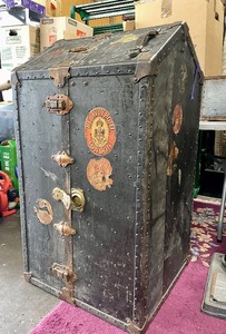 lot 352 image: ..