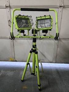 lot 355 image: Working POWER LIGHT Contractors Jobsite Light