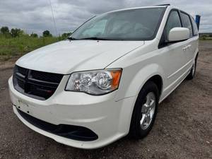 lot 6 image: 2013 Dodge Grand Caravan