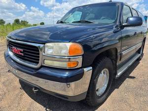 lot 8 image: 2004 GMC Yukon XL