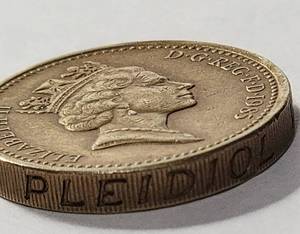 lot 17 image: 1985 PLEIDIOL WYF I M GWLAD 1 Pound Coin - Sterling Silver - Rare