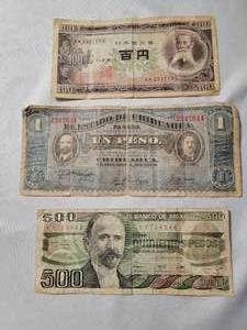 lot 76 image: 100 dollar Chinese Bill, 500 Mexican Bill, 1 dollar UN PESO