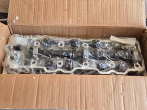 lot 13 image: Cylinder head components for a Toyota 22R engine Detail Sheet indicates lift of .425 and duration of 268 degrees - Unsure of completeness