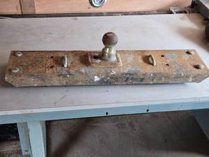 lot 21 image: Gooseneck Truck Bed Trailer Hitch