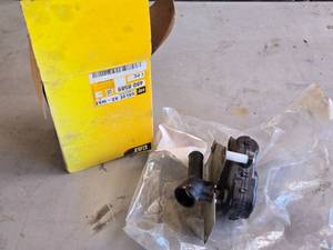lot 35 image: CAT 480-8589 Valve AS-WAT