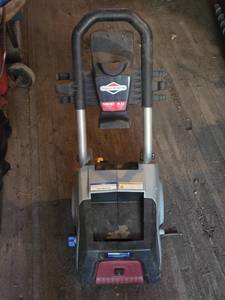 lot 47 image: Briggs & Stratton 1800 PSI Electric Pressure Washer - Powered On, Did Not Test Pressure Washing