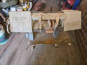 lot 63 image: W.F. Wells & Sons Metal Bandsaw - Powers On Blade Needs Replacement or Tightening