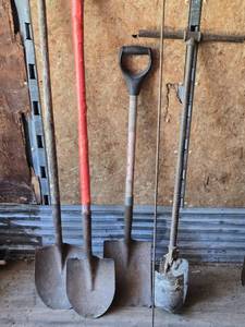 lot 67 image: Shovels and Post Hole Digger