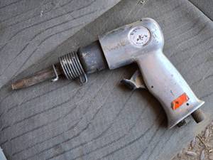 lot 82 image: Air Hammer Pneumatic Tool