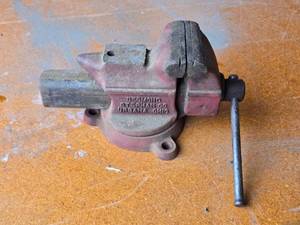lot 115 image: Desmond Stephan Co. Simplex Utility Vise 4-inch jaw width