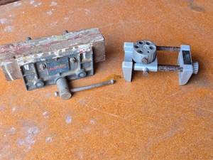 lot 118 image: Powr-Kraft Woodworking Vise and Craftsman Doweling Jig