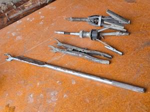 lot 121 image: Valve Spring Compressor and Cylinder Hones