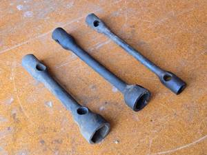 lot 140 image: Lot of 3 Lug Wrenches