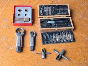 lot 158 image: Vintage X-Acto Knife Sets, Cylinder Head Set Threader Kit, and Nut Breakers